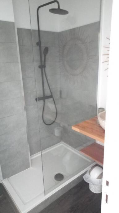 Appartement Avec Piscine Proche De La Mer 莱特鲁瓦西莱 外观 照片